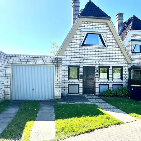 Haus Duenenglueck بيت للعطل